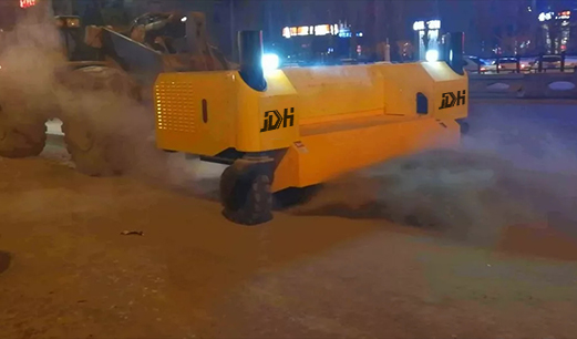 因为有你,这个雪天不在寒冷,除雪保障——b体育·(sports)官方网站为您服务(图1) 因为有你,这个雪天不在寒冷,除雪保障——b体育·(sports)官方网站为您服务(图1)