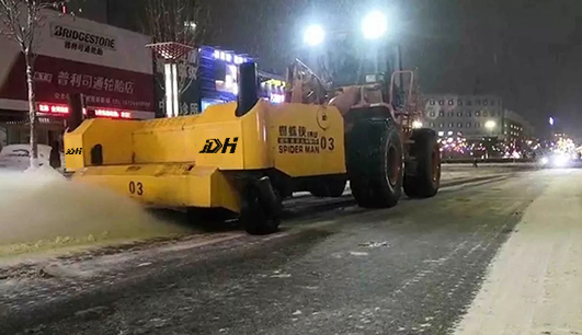 因为有你,这个雪天不在寒冷,除雪保障——b体育·(sports)官方网站为您服务(图2) 因为有你,这个雪天不在寒冷,除雪保障——b体育·(sports)官方网站为您服务(图2)